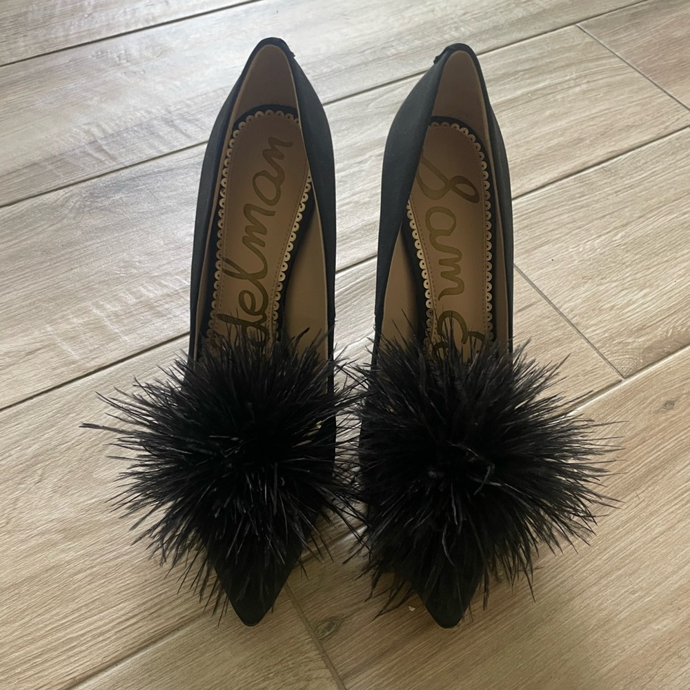 Sam Edelman Hazel Black Pumps with Feather Pom Detail